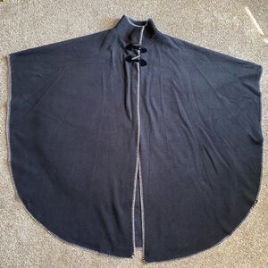 Collectif Black Fleece Cape Womens One Size‎